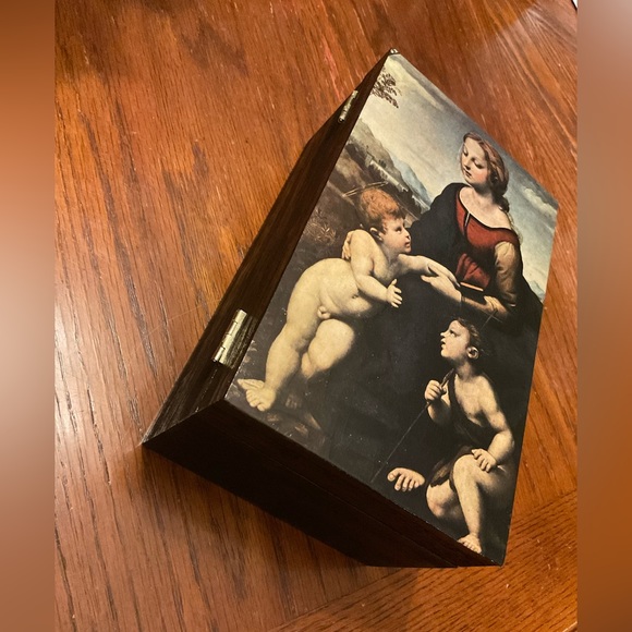 Raphael’s-The Virgin And Child… Beautifully Handmade Gold Hardware Trinket Box! - Picture 15 of 16